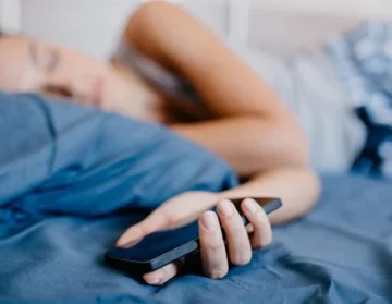 How bad is it really to sleep next to your phone1